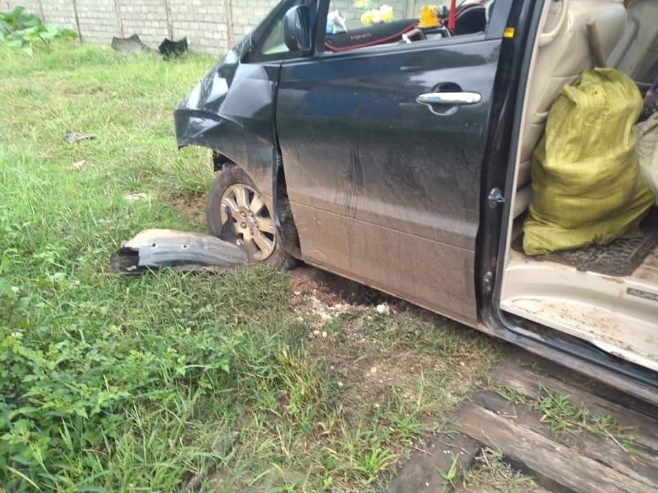 MilkTeaMM_MTAM's tweet photo. On Sep 26, Junta Terrorists randomly fired in Konethar Village, Demoso, killing a 70-year-old elderly man, U Gyi Kyaw. On Sep 27, while carrying his body to the cemetery, a land mine planted by Junta Terrorists exploded, destroying the charity car. No one was injured.
#Sep27Coup https://t.co/2iW9e9p6LO