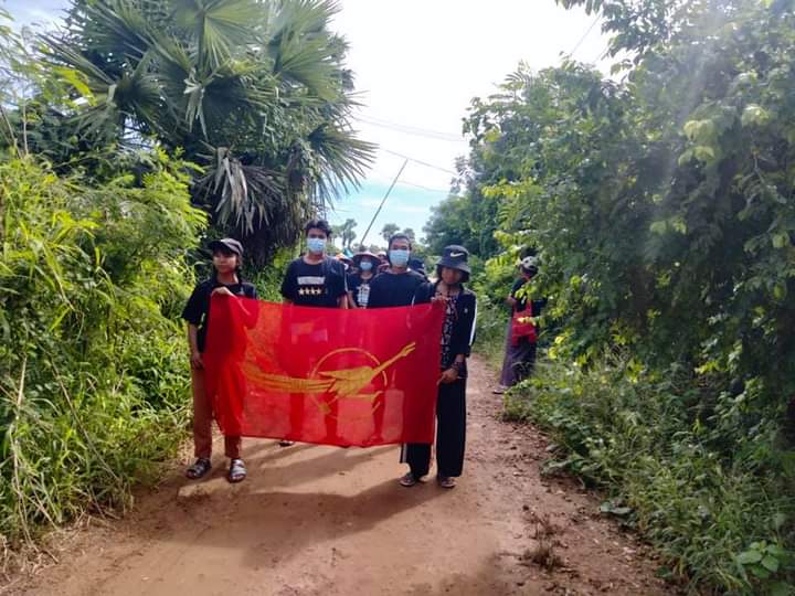 Residents in the eastern part of Yinmarbin and northern part of  Salingyi  joined hands to stage a rebellion  marking 6-month anniversary of martyrdom &amp; 30th birthday of Ko Pho Chan.

#FreezePaymentsToJunta
#Sep27Coup 
#WhatsHappeningInMyanmar