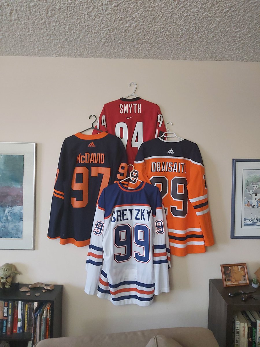 krahnic99's tweet photo. @DNBsports @RealKidPoker I think my team is looking a little stronger this year with the signings https://t.co/agex8ZncxJ