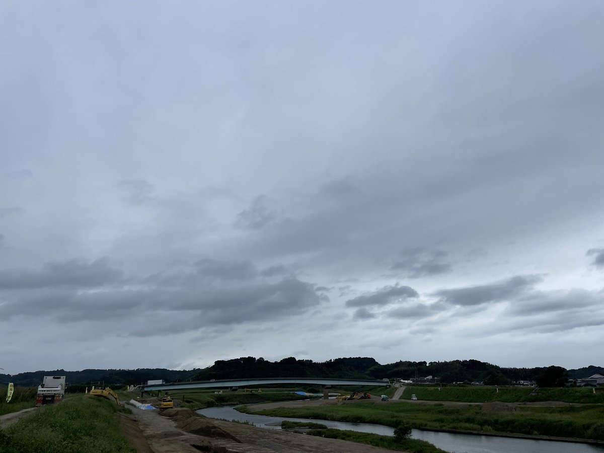 mabuta1100cc's tweet photo. 朝の爽やかな感じはどことやら。今にも降り出しそうな感じ。
いや、降ってきた
#イマソラ 
#宮崎県
#西都市 https://t.co/n4IZzuM1cx