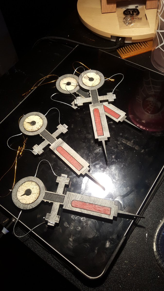 Pand0RA_R0X's tweet photo. #fallout #stimpacks #ornaments
Now i need to haul out the christmas stuff to do a proper photo shoot... https://t.co/iU1D5wv7JL