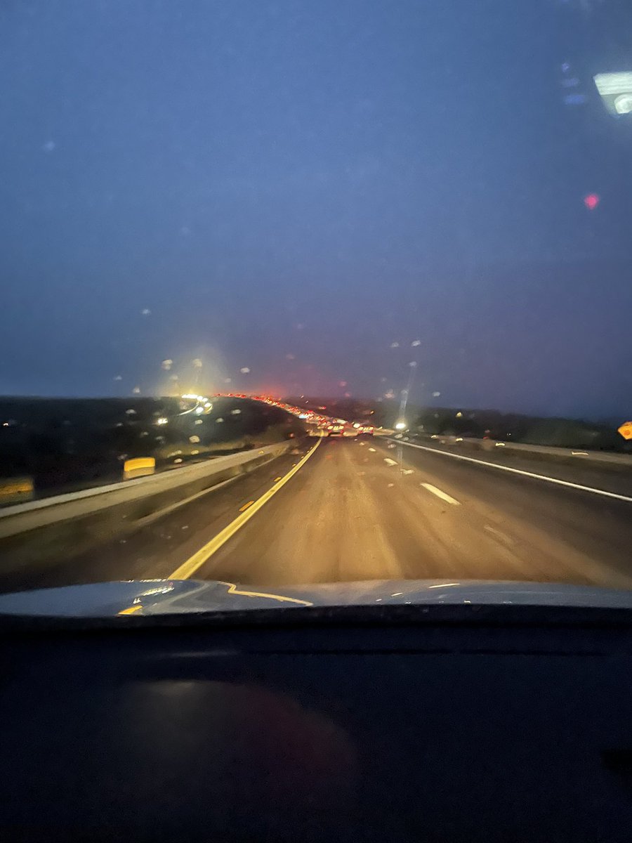 highspeedlimes's tweet photo. TRAFFIC https://t.co/3fNbgmk5wl