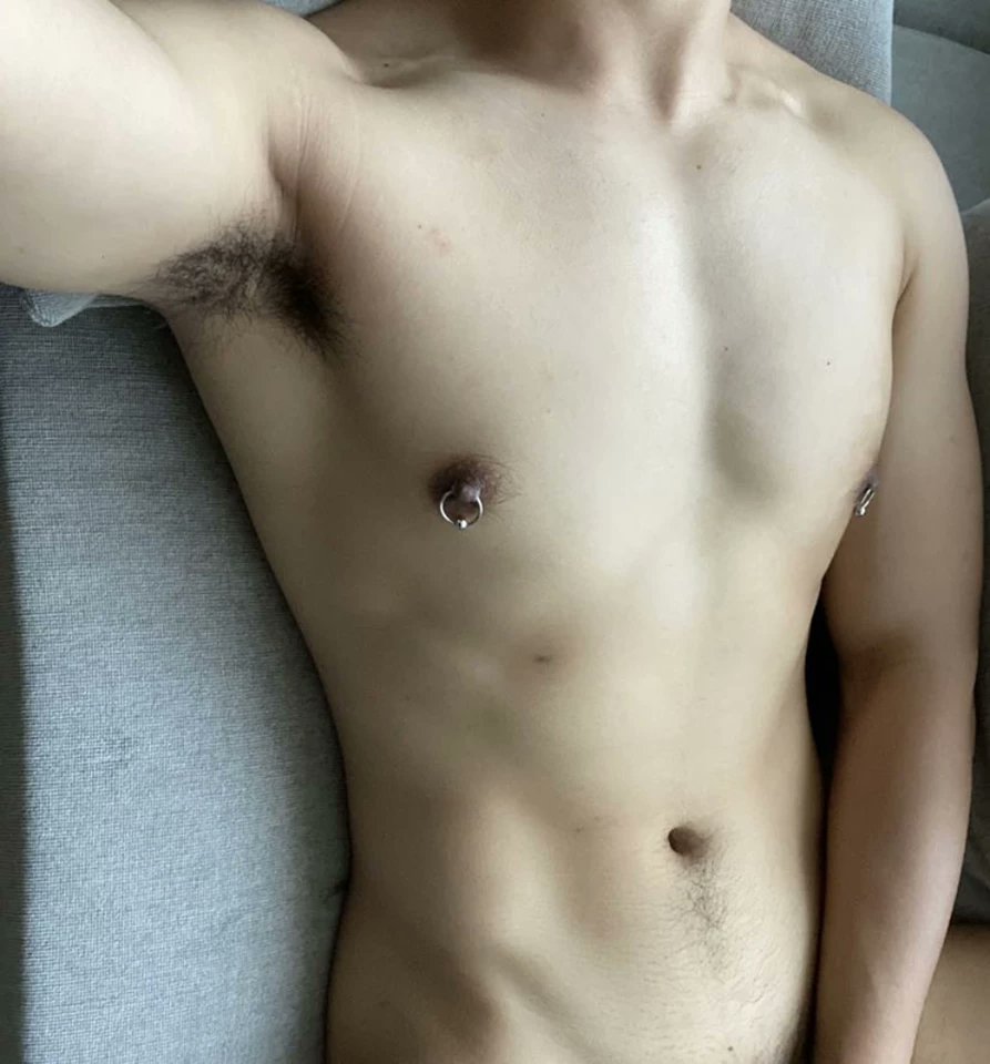 mxeena1's tweet photo. 喜欢我的乳环吗？ https://t.co/3YHvSBFYpE