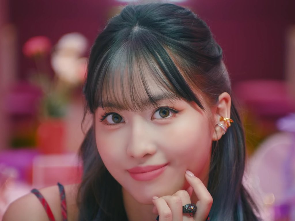 misamodaily's tweet photo. hirai momo from #TWICE. https://t.co/wY3W7HUwNn