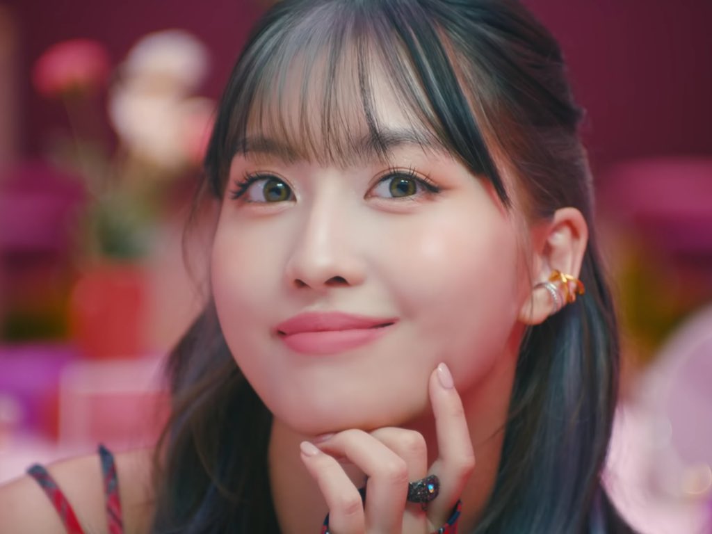 misamodaily's tweet photo. hirai momo from #TWICE. https://t.co/wY3W7HUwNn