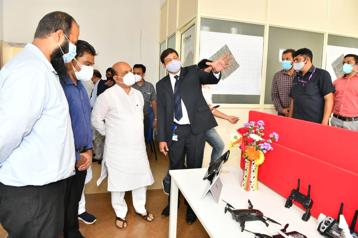 arunkbh's tweet photo. #CMInHubballi
CM @BSBommai inaugurates new building of #KLETechPark @ KLE Technological University campus in #Hubballi
@XpressBengaluru @santwana99 @ramupatil_TNIE @Amitsen_TNIE @pramodvaidya06 @KannadaPrabha @CMofKarnataka @DC_Dharwad @JoshiPralhad @JagadishShettar https://t.co/PX0xJSlrV7