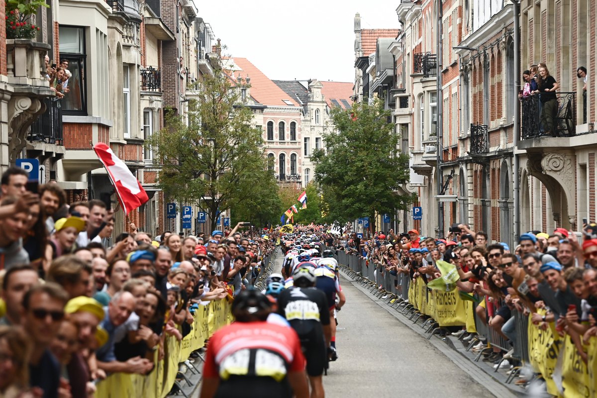 UCI_cycling's tweet image. A day to remember 🎉

#Flanders2021