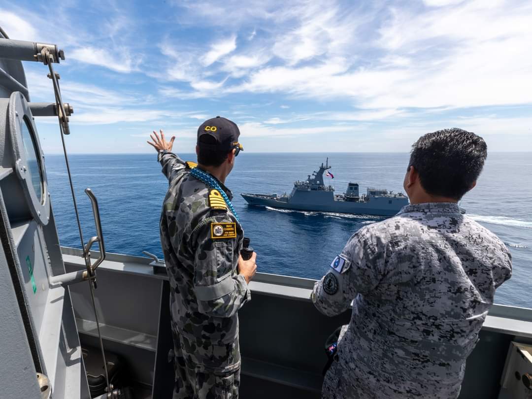 RAN vessels conduct exercises with PH frigate FF151, bring Australia’s flagship engagement activity, IPE21, to the Philippines

Full story: navy.mil.ph/pn_web_news.ph…

📸: FF151, Australia in the Philippines

#ModernandMultiCapablePHNavy
#AFPyoucanTRUST