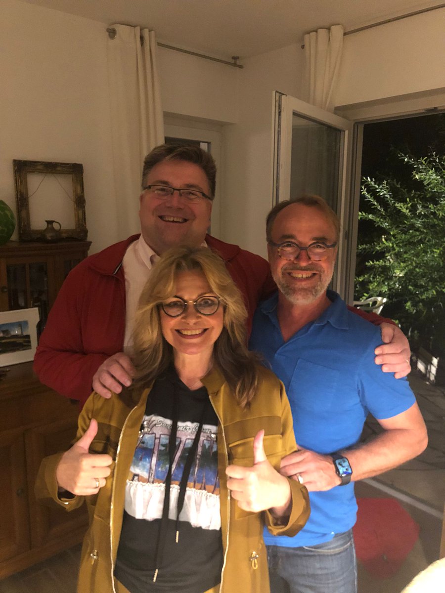 Super Ergebnis für die #FDP. Mit Uwe Münchow und @RalfTiedemann21 feierten wir den Erfolg. Wir sind gespannt wer #Kanzler wird. <a href="/fdp/">FDP</a>