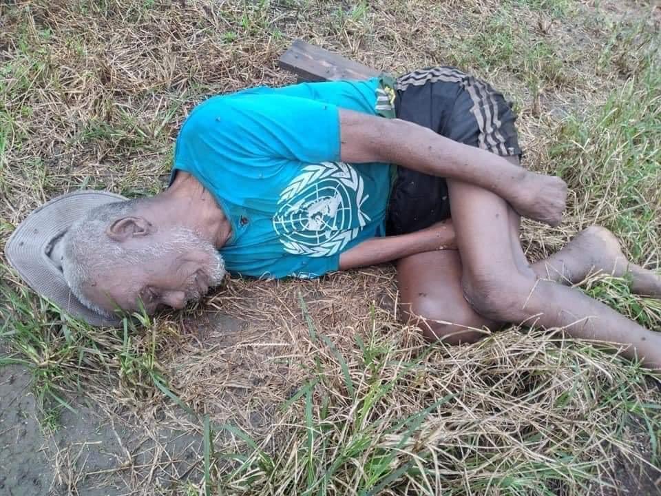 RolanaTKo's tweet photo. Tw dead body
This dead body of the old man, wearing a UN emblem T-Shirt, shot dead while at home during Kone Thar clash in Karenni State, is a reflection of the failure of the United Nations to effectively protect the lives of civilians
#WhatsHappeningInMyanmar #Sep27Coup https://t.co/p9XZhcNDSO