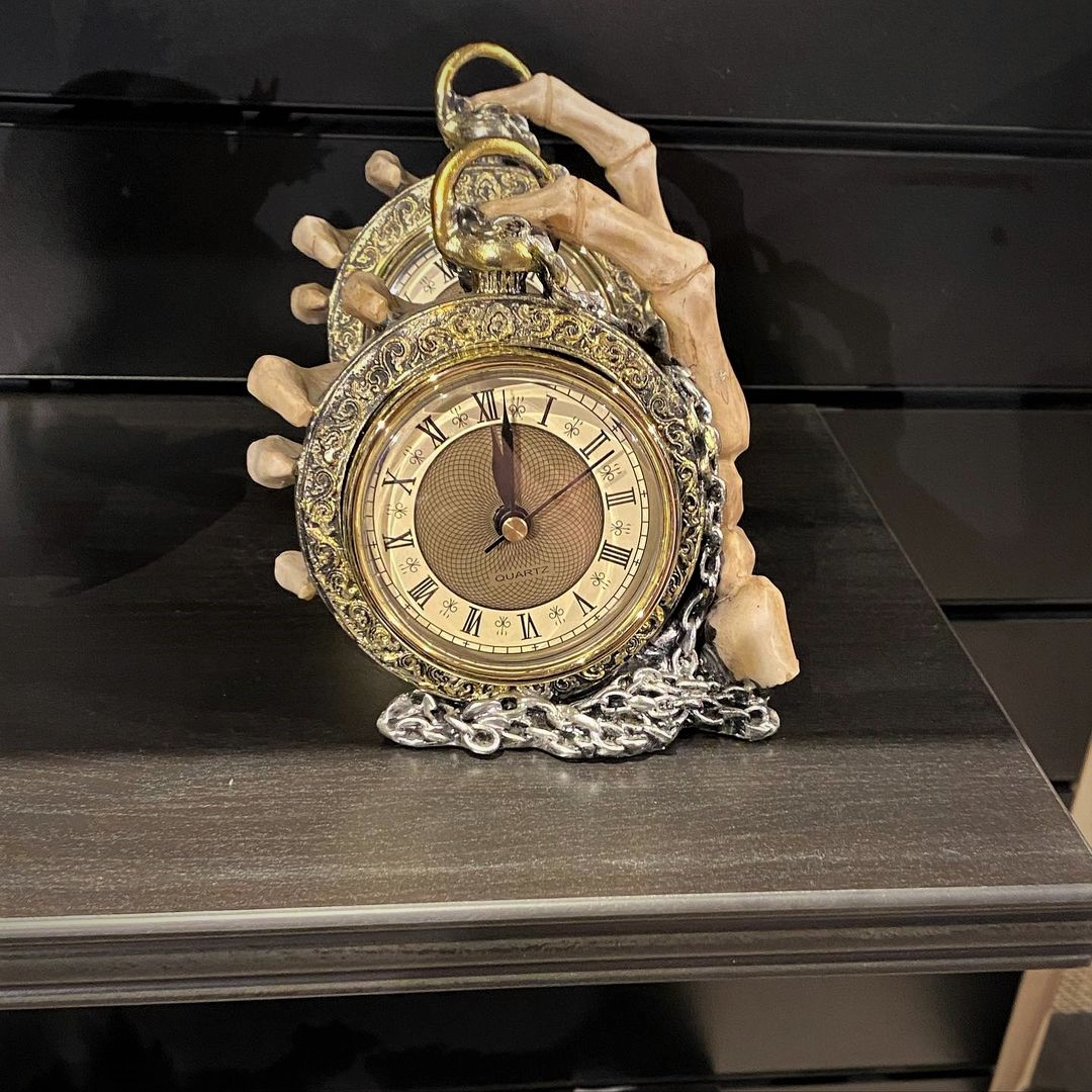 HouseofSpells's tweet photo. Cast in the finest resin before being hand-painted, this Viking collectible is great for anyone who wants to cheat death!
.
.
Image Courtesy: #ginaballerina15
To shop online, visit https://t.co/Ft50Sfnum9
.
#vikings #vikingscollectible #skeletonclock #antiquepocketwatch https://t.co/rXfsVreq8r