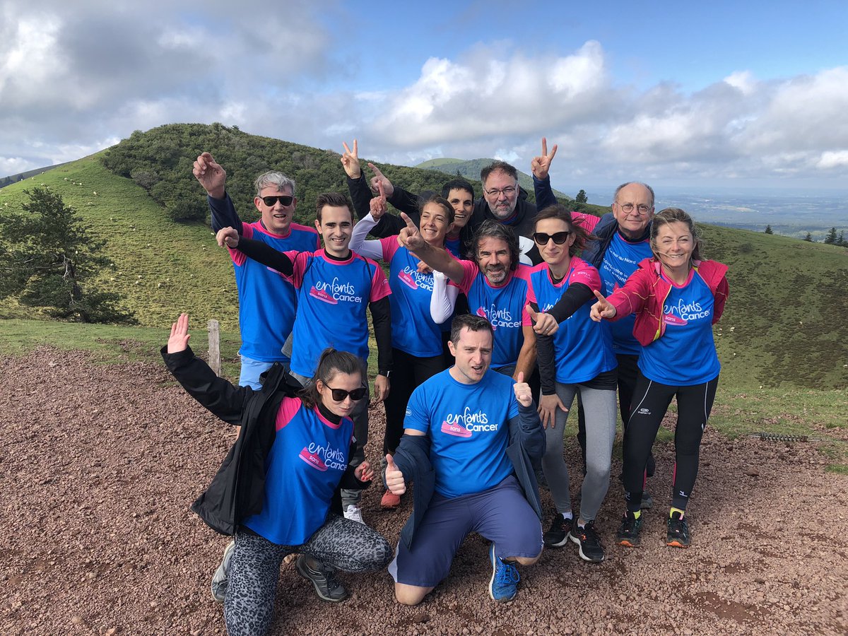 BanqueNuger's tweet photo. Au sommet du Pariou @chainedespuys pour @ImagineforMargo !
Belle participation @BanqueNuger pour les enfants encore et toujours 🦋💙depuis 10 ans ! https://t.co/aSfLs7PpUU