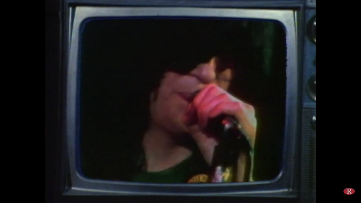 Graci55xx's tweet photo. Ramones - Do You Remember Rock and Roll Radio? (Official Music Video) https://t.co/KatelQJ8I3 vía @YouTube https://t.co/pMQzS6rw5t