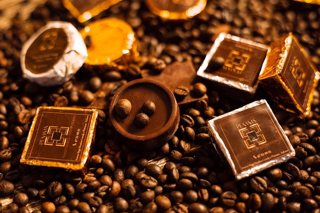 Forumduluxe's tweet photo. Les Chocolats &amp; Confiseries PEMMS mélangent l'#excellence et la quintessence du #chocolat produit en #CôtedIvoire. Ils vous transporterons sans escales, à travers les plus beaux terroirs ivoiriens. Réservez dès maintenant vos billets: https://t.co/9pidsZS47z #ForumDuLuxe #Abidjan https://t.co/jmjWfdPZCE