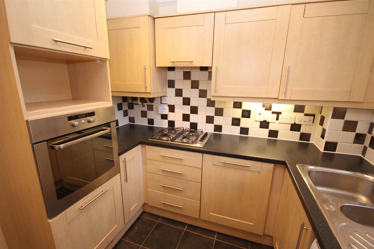 dpsestatesltd's tweet photo. **1 BEDROOM FLAT TO LET**

This property has a spacious dual aspect living room, modern fitted kitchen complete with white goods, generous double bedroom and modern bathroom. 

Visit our website for more information. https://t.co/GkFY1mKOqn https://t.co/2H0KOG60SY