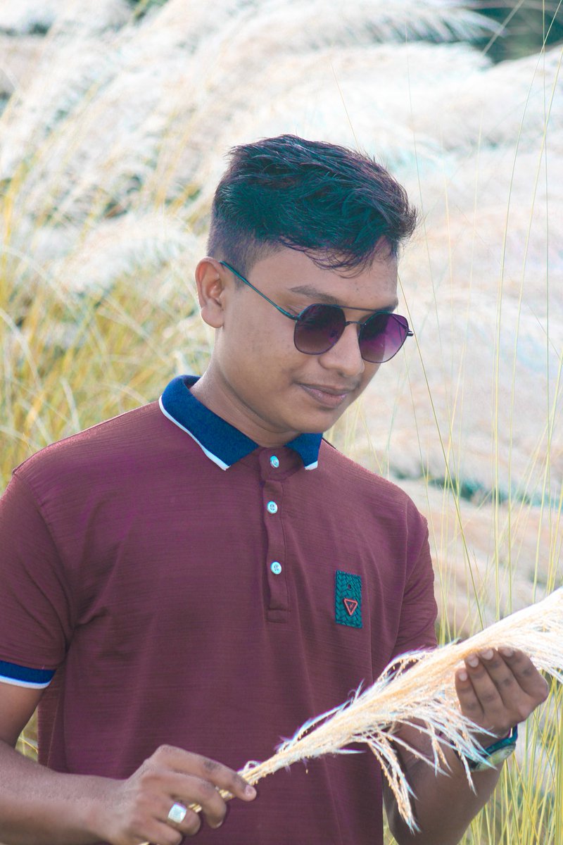 ” আমি ফ্যাশনবিরোধী নই, তবে আমার সর্বদা কিছুটা ঠুনকো মনোভাব থাকে । আমি মনে করি, এটা গুরুত্বপূর্ণ। আমি নিজের জিনিস নিজেই করি। “