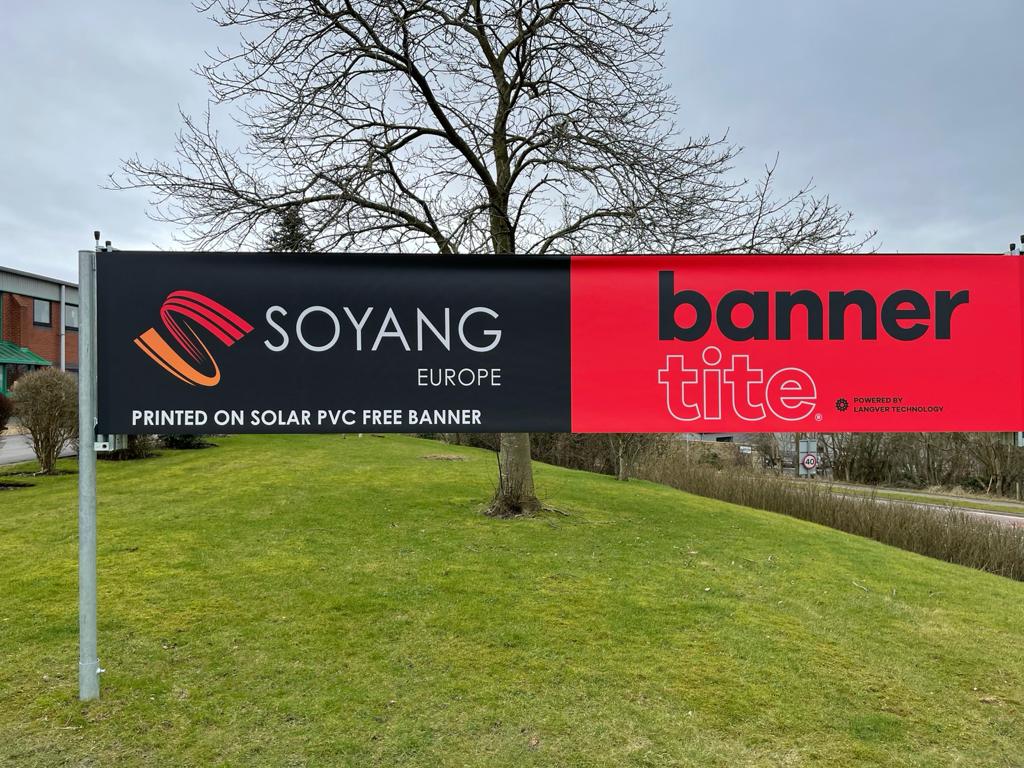 Don't be restricted by a lack of existing infrastructure. The Bannertite Pop-up comes complete with a ground mount frame allowing you to position your promotional message in the perfect spot to attract customer attention. 

☎️Partner with us today - 01845 524938