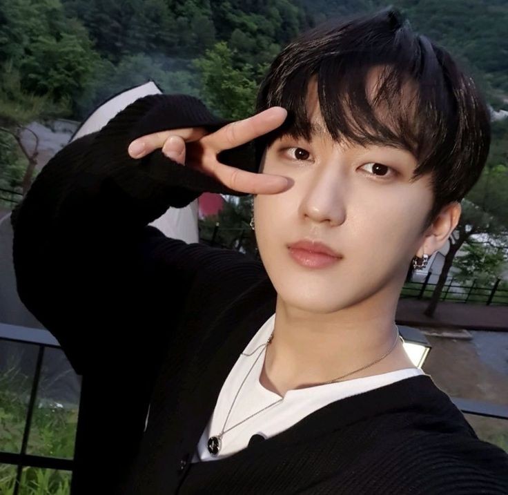 howardqueriel's tweet photo. • Howard Queriel 

- scb fc. 
- 99’ liner
- new rp acc, new to rp
— from @paghiihilom's au 'story behind himaya art '
-like and rt to be mutuals! https://t.co/3z2WNtUSz5