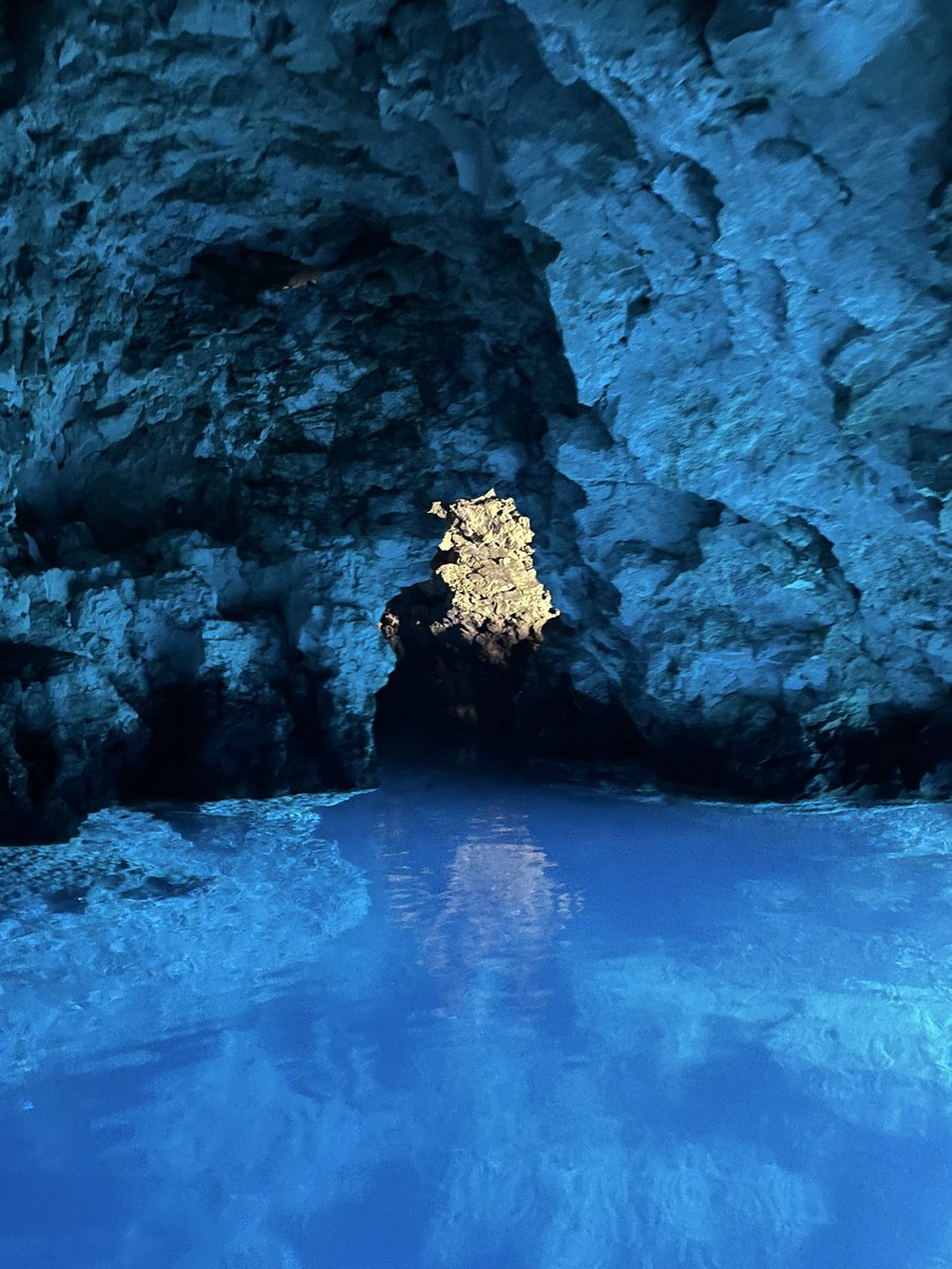 globetwitteuse's tweet photo. Hvar / excursion à la journée au large de l’île de Hvar, jusqu’aux îles de Vis et Bisevo. Blue cave, plage cachée de Stiniva et toujours ses eaux turquoises 🤩 #Croatie #hvar #BlueCave https://t.co/Biy4ckFwZ8
