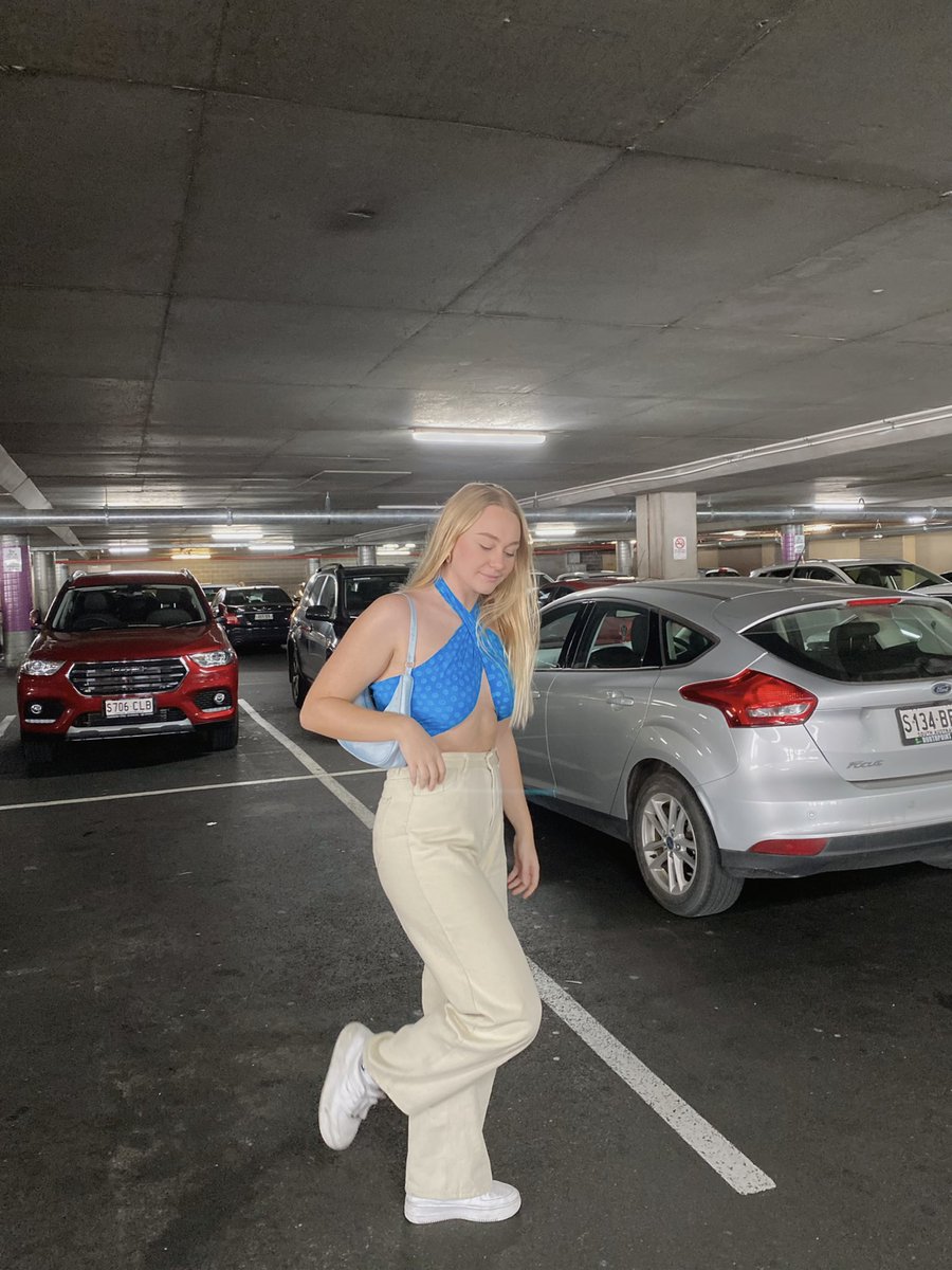 brookerobran's tweet photo. carpark photo shoot 💙 https://t.co/vPuBthQfWx