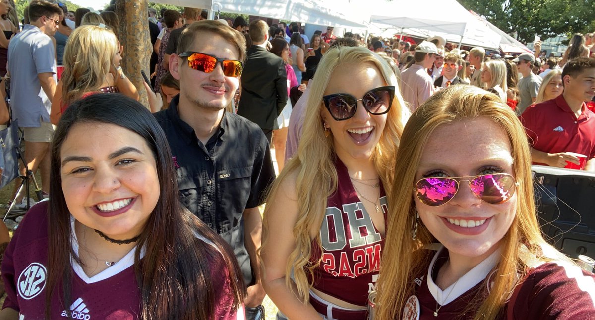 mollyprigmore's tweet photo. how was your weekend bc mine was um p great https://t.co/jaddR4q1Re