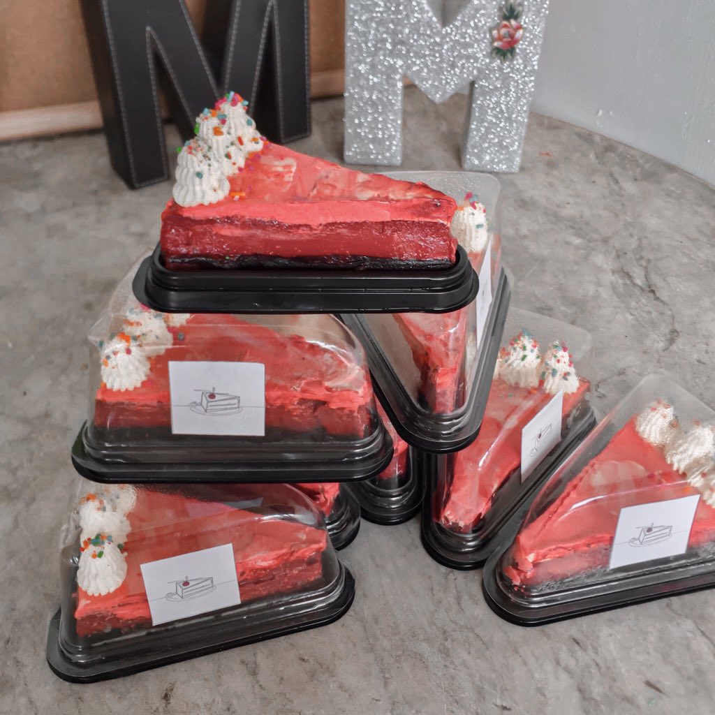 micmakesco's tweet photo. Have you already joined our #MICtemberGiveaway ??? You only have 1 MORE NIGHT LEFT to get a chance to win our Matcha Tea &amp; Red Velvet Cheesecake!! https://t.co/mp1sAKdjGO