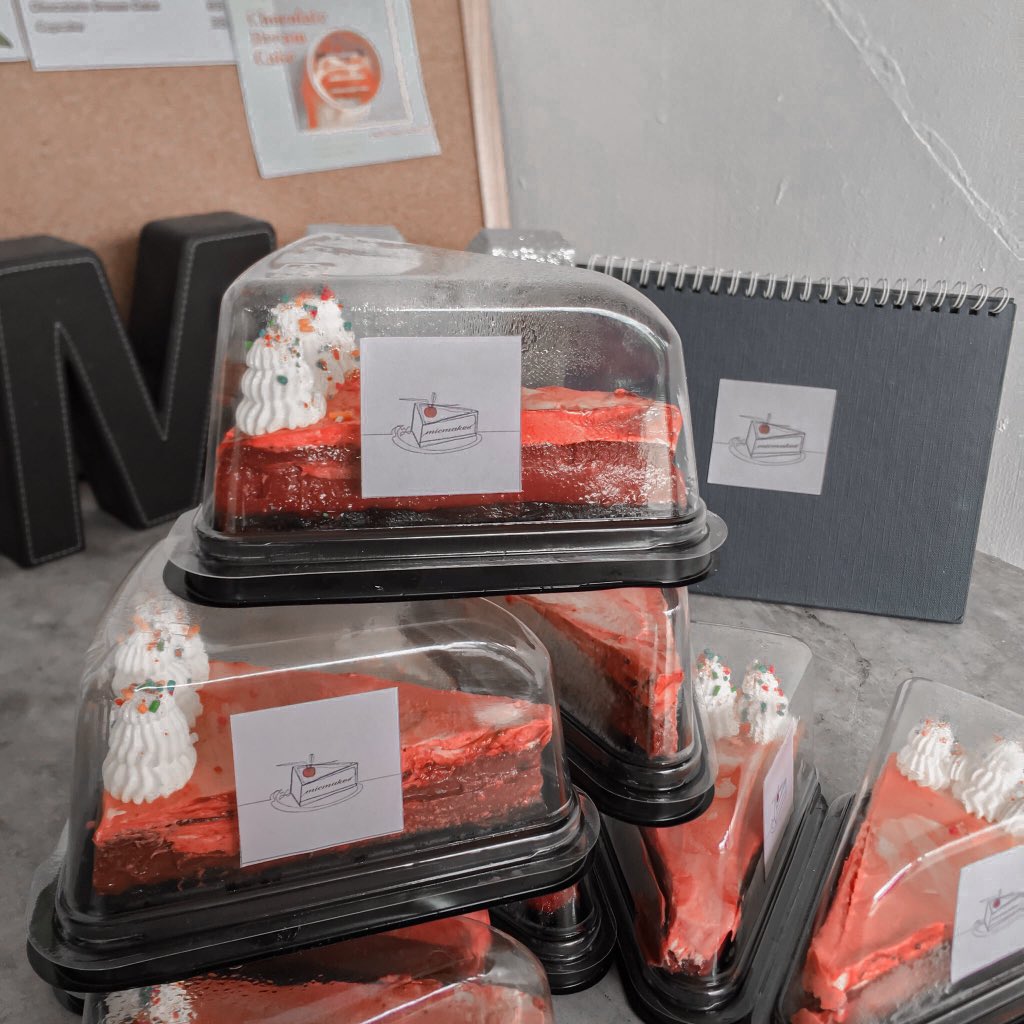 micmakesco's tweet photo. Have you already joined our #MICtemberGiveaway ??? You only have 1 MORE NIGHT LEFT to get a chance to win our Matcha Tea &amp; Red Velvet Cheesecake!! https://t.co/mp1sAKdjGO