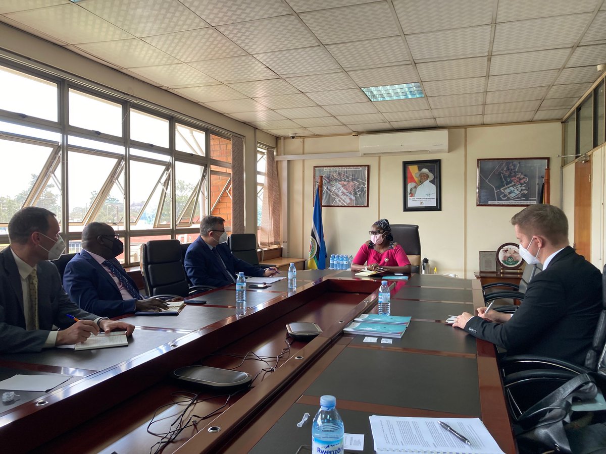 mzvcr_AFR_fr's tweet photo. Au cours de visite du VM AE Tlapa à l'#Ouganda 🇺🇬, #consulat honoraire de la #Tchéquie 🇨🇿à #Kampala a été ouvert, sous la direction du #consul Stephen #Kaboy. Le ministre #Odongo, des représentants d'autres ministères et autres invités ont assisté à la réception. #tchèque #Uganda https://t.co/6EAwdS78vx