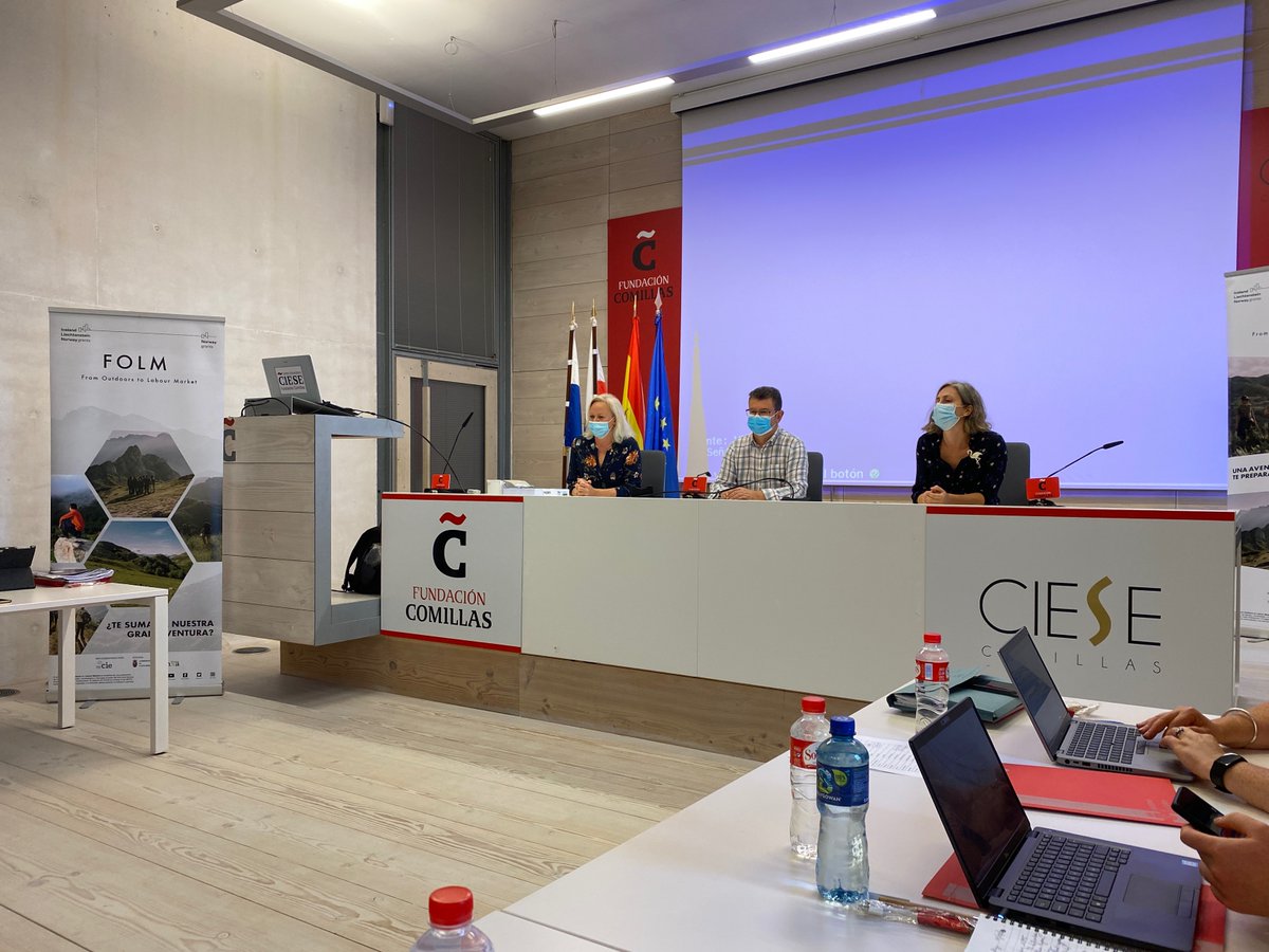 femxafx's tweet photo. Hoy estamos en el  partnership meeting  de @FOLM18 en @CIESEComillas
@cantabriaes 
@EEANorwayGrants 
Más información sobre #folm, el #proyectoeuropeo 
de #inserción laboral de jóvenes en: https://t.co/C9qhyDZgtp
#EEANorwayGrants #YouthEmploymentMag https://t.co/b3oX9mat6b