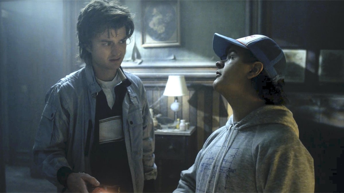 Spannende Stranger Things seizoen 4 teaser onthult een spookhuis

chicklit.nl/nieuws/173275/…

#strangerthings #StrangerThings4 #StrangerThingsSeizoen4 #dustin #steve #creelhouse