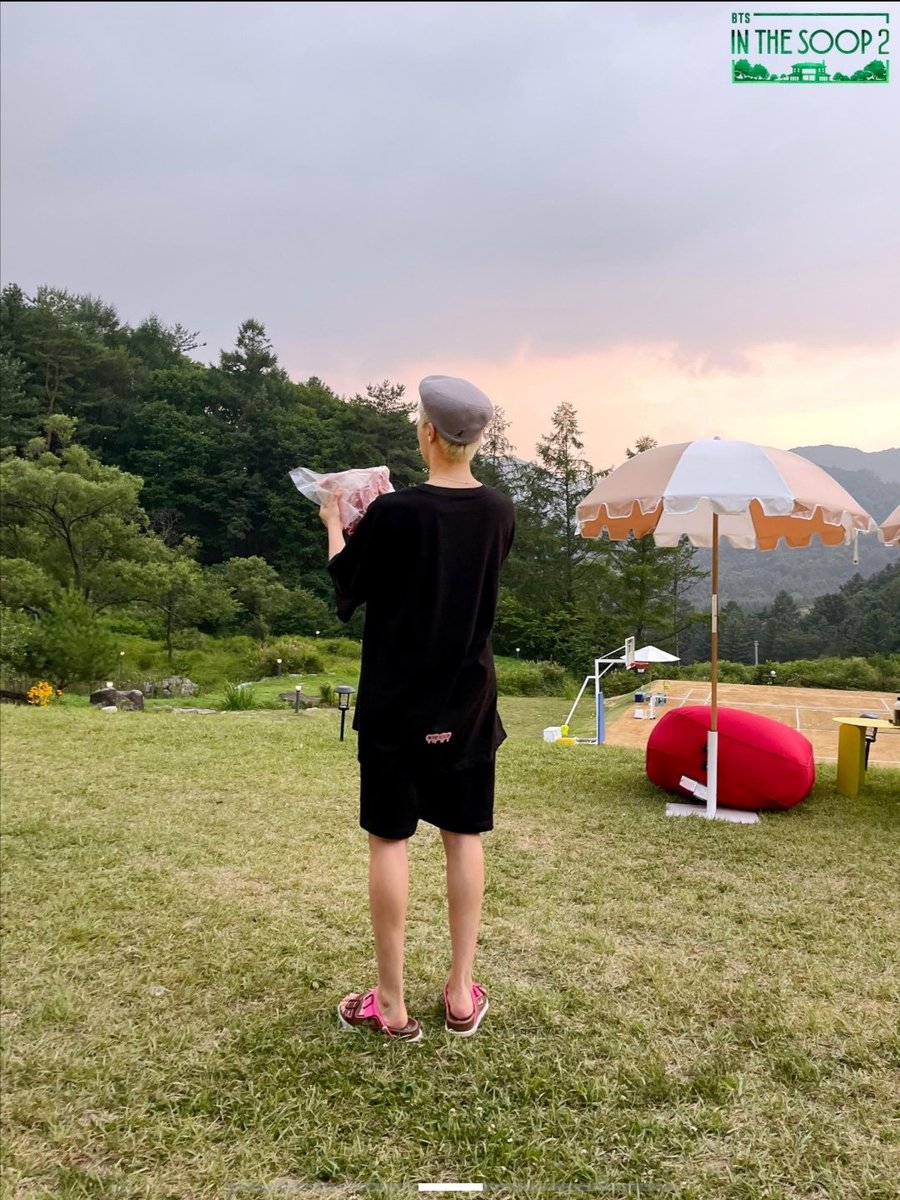 Anggee67499730's tweet photo. IN THE SOOP season 2 is cominggggggg 💜

#RM #Jin #JHOPE #SUGA https://t.co/qapRsGDg0N