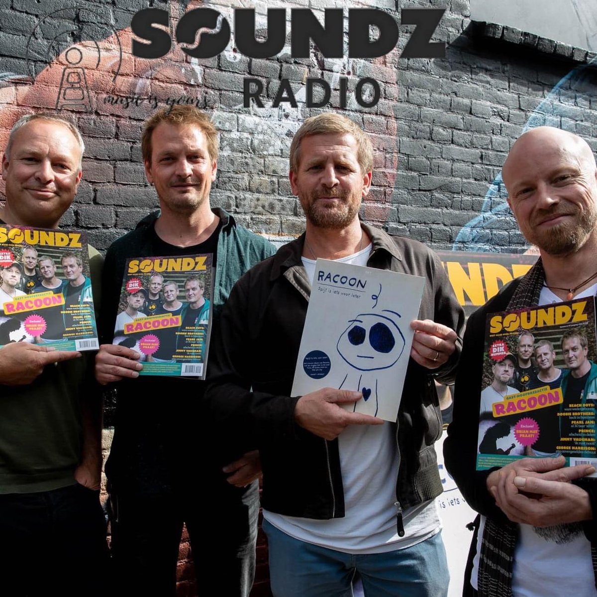 SoundzRadio1's tweet photo. Deze week is het @racoonband week op Soundz Radio. Niet alleen zijn ze gastredacteur van het nieuwe @soundzmagazine, 1 oktober komt ook het nieuwe altijd uit. https://t.co/lDYpvPNXI1