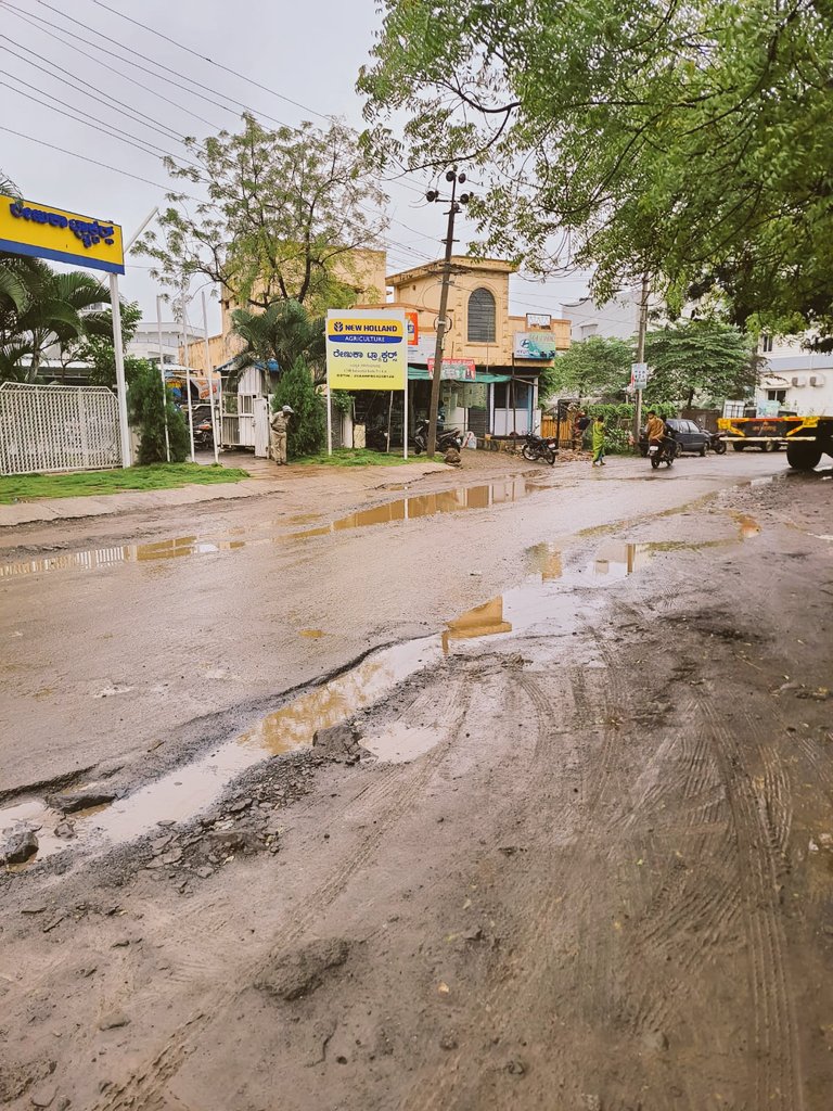 CitizensForum1's tweet photo. @CMofKarnataka @nitin_gadkari @PMOIndia @DcVijayapur @BJP4Karnataka @narendramodi This is Historical City Bijapur, District HC, Karnataka. Since past many year NO Road work is happened here.This is basic Amenities for The citizens.Plz do the needful. https://t.co/8UF80GyD74
