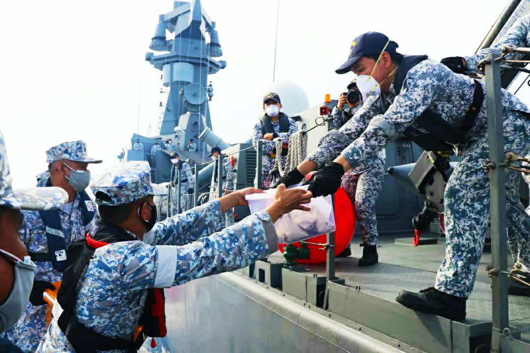 Empower Friendship!🇲🇾🇸🇬 Ex #MALAPURA 29/21 has proven the #Readiness & #Coorperation between both navies. @tldm_rasmi #RepublicOfSingaporeNavy marks another breakthrough in our #DiplomaticRelations. Thanks for the mutual coorperation. @MINDEFMalaysia @mindefsg