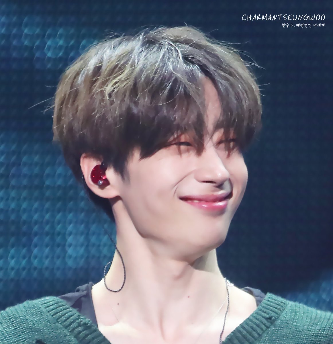 xxeungwooya's tweet photo. ㅋㅋㅋㅋ아 언니랑 코찡긋 입꼬리 똑같은거봐 https://t.co/dXFODOKaB1