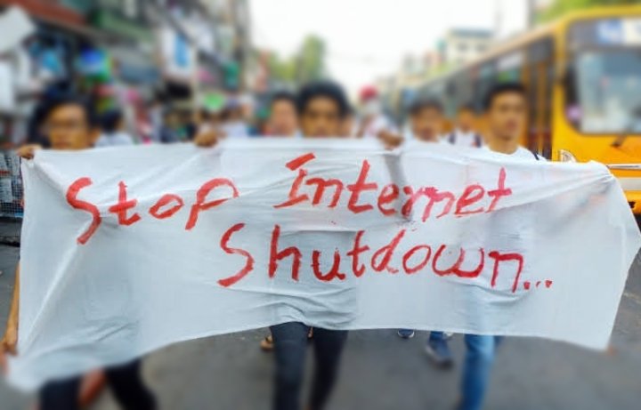Junta has enforced an internet blackout in over 20 townships in Chin, Kachin, Magway, Mandalay and Sagaing.Fighting between military and PDF is taking place in areas where internet has been cut off.Terrorism is worsening,with airstrikes and violence.
#JuntaCutOffInternetInMyanmar