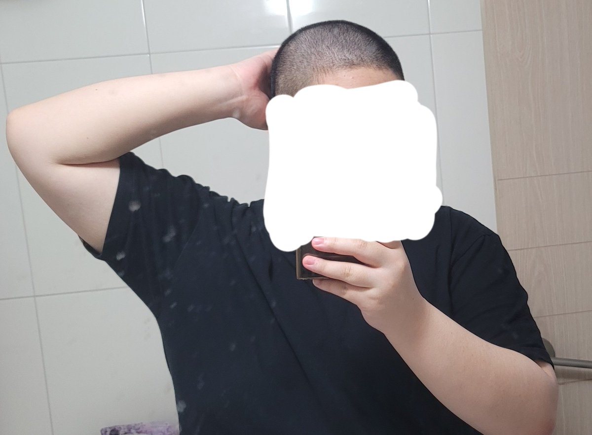 별안간 미용실 오늘 안한다는말에 다시 반삭한 여성