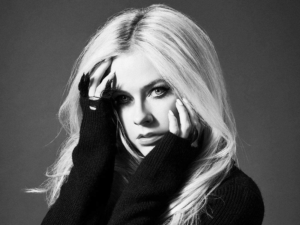 HAPPY BIRTHDAY TO THE IMMORTAL AVRIL LAVIGNE
Today is your day 