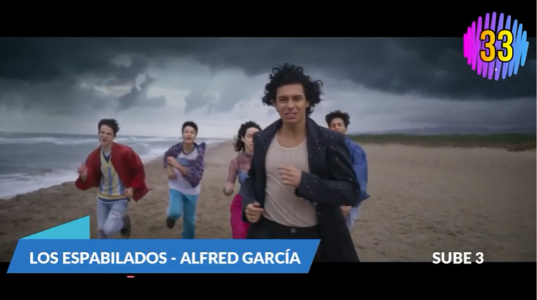 AlfredGarciaInt's tweet photo. #Los_Espabilados de @alfredgarcia se posiciona esta semana en el #TOP33 y #ToroDeCristal se ubica en el #Top21 del #HOT40MDP de @MundialDelPop10 🇨🇴🙌🎶 Gracias a todxs por sus votos. ♥️
🎥: https://t.co/CPtQM3Ly7v https://t.co/UmN9EzbpXC