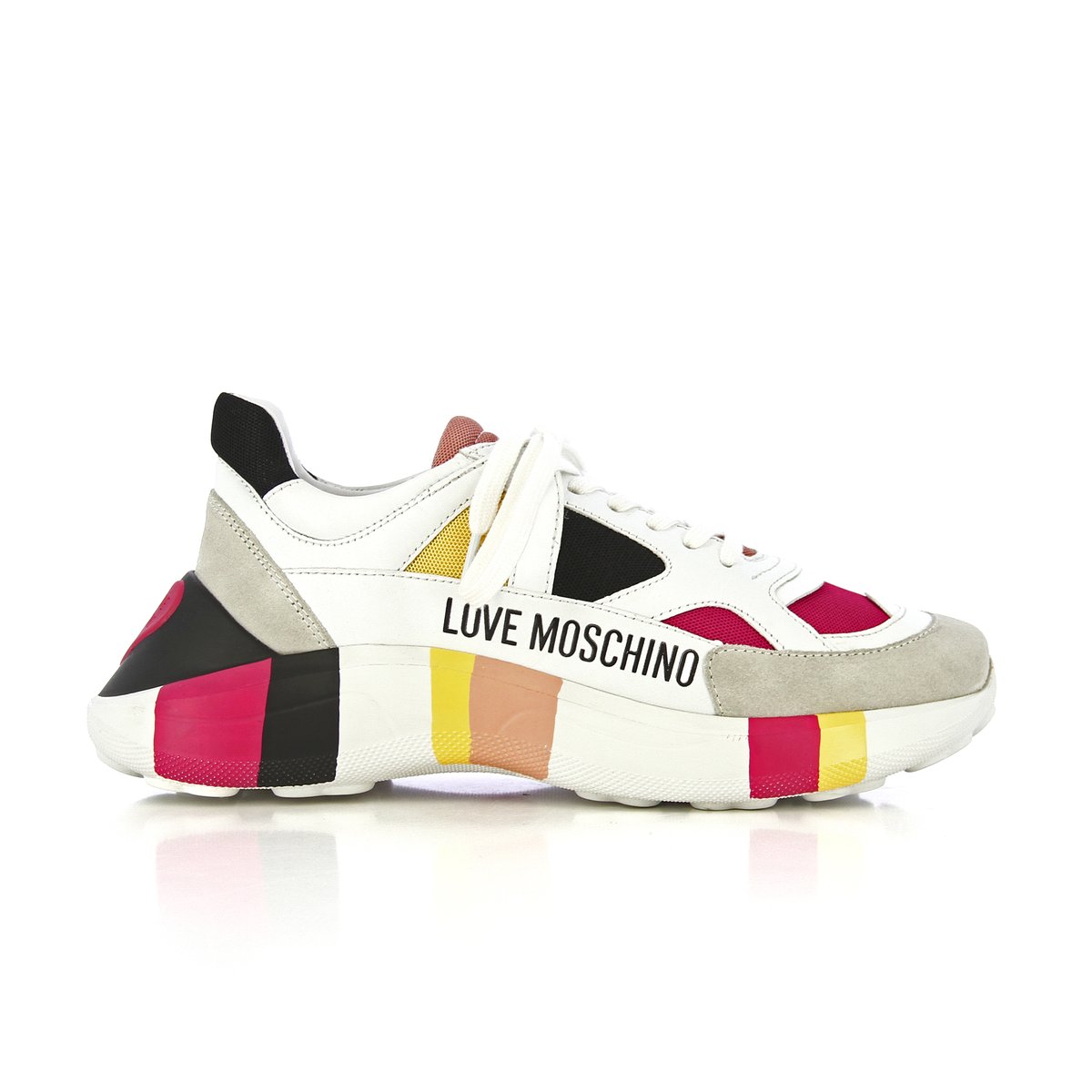 Red_Lifestyle's tweet photo. Colour me happy 😍
Spring marks the triumphant return of colour. The best way to inject some fun into your closet is to add a pop of colour to your shoe closet or handbag collection from #PreviewTheDesignerCollection.
These are some of our top picks for the new season ❤️ https://t.co/dSBCqKiMYu