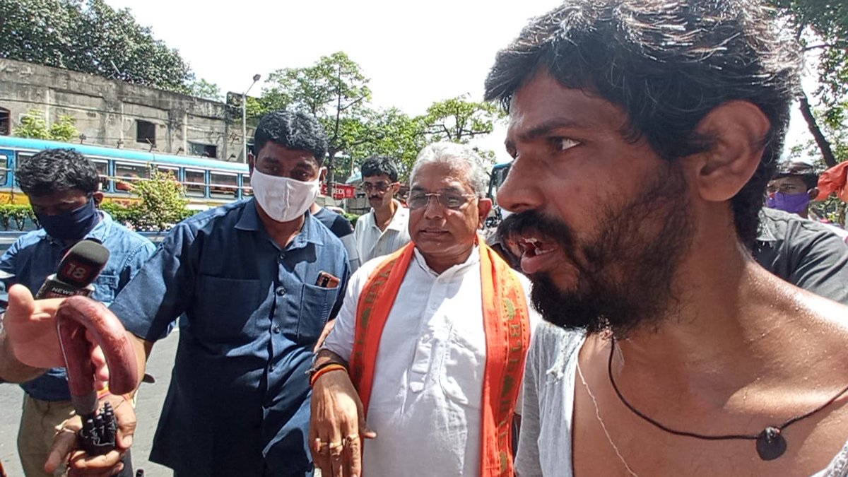 irakeshbose's tweet photo. সর্বভারতীয় সহ সভাপতি ও মেদিনীপুরের সাংসদ শ্রী দিলীপ ঘোষ মহাশয় এর উপর ভবানীপুর বিধানসভায় পথ সভা থেকে যাওয়ার পথে তৃণমূলের দুষ্কৃতীরা আক্রমন করে আমাদের কয়েকজন কর্মী এতে আহত হয়েছেন। এই ঘটনার তীব্র প্রতিবাদ জানাই। #AbaroHarbeMamata https://t.co/LFQVlDIKDD