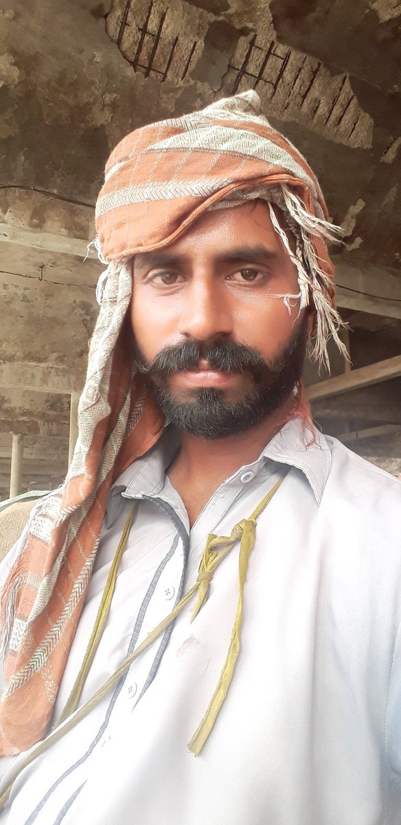 یہاں کچھ لوگ مجھے کہتے ہیں کہ تم پیسے لے کر ٹویٹر استعمال کر رهے هو۔
تو ان کے لئے گزارش ھے 🙏 کہ یہ دیکھ لیں میں محنت مزدوری کرتا ہوں سبزی منڈی سدھار میں  ۔
ہاں اسلام پاکستان اور پاک فوج کا دفاع بے لوث کر رها ہوں اور ہوتا رهے گا اور ان کے خلاف بھونکنے والے برداشت نہیں 
🇵🇰🇵🇰🇵🇰🇵🇰