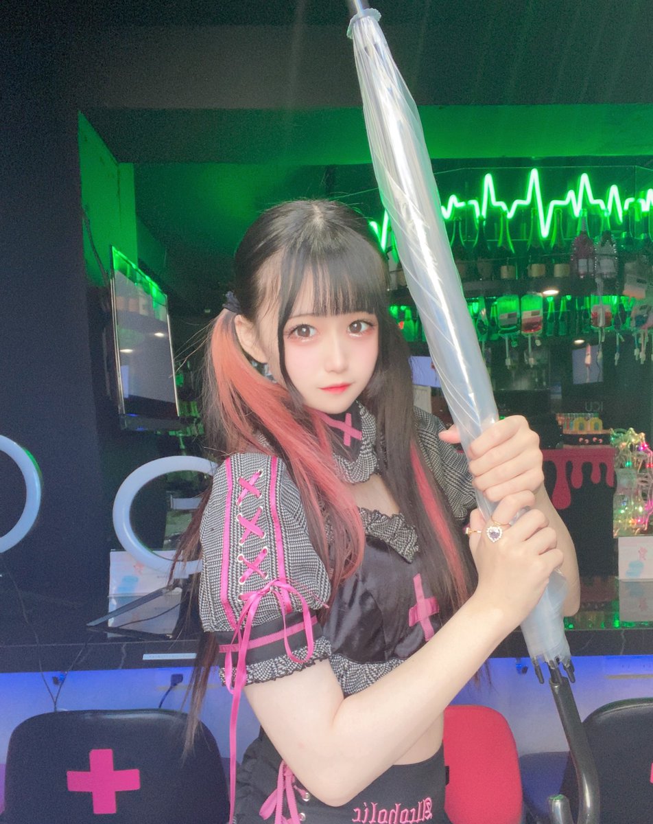 こんにちはあるこほりっくです💕

突然ですが、雨の日割☂️やっちゃいます💜
なんとカウンターワンタイム半額です！
台風が来る前にお得に楽しんじゃいましょう😵‍💫😵‍💫
たくさんのご来院お待ちしてます✨
※受付提示RT必須