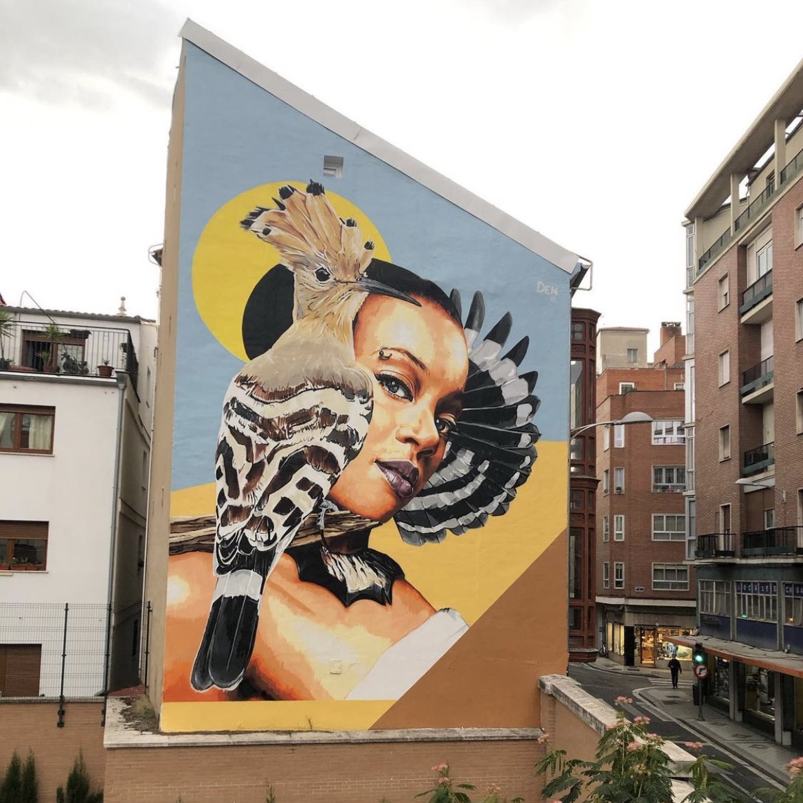 “Symbiosis.  Let's fly free together”

#StreetArt by Eva Mena 
In #Valladolid #Spain