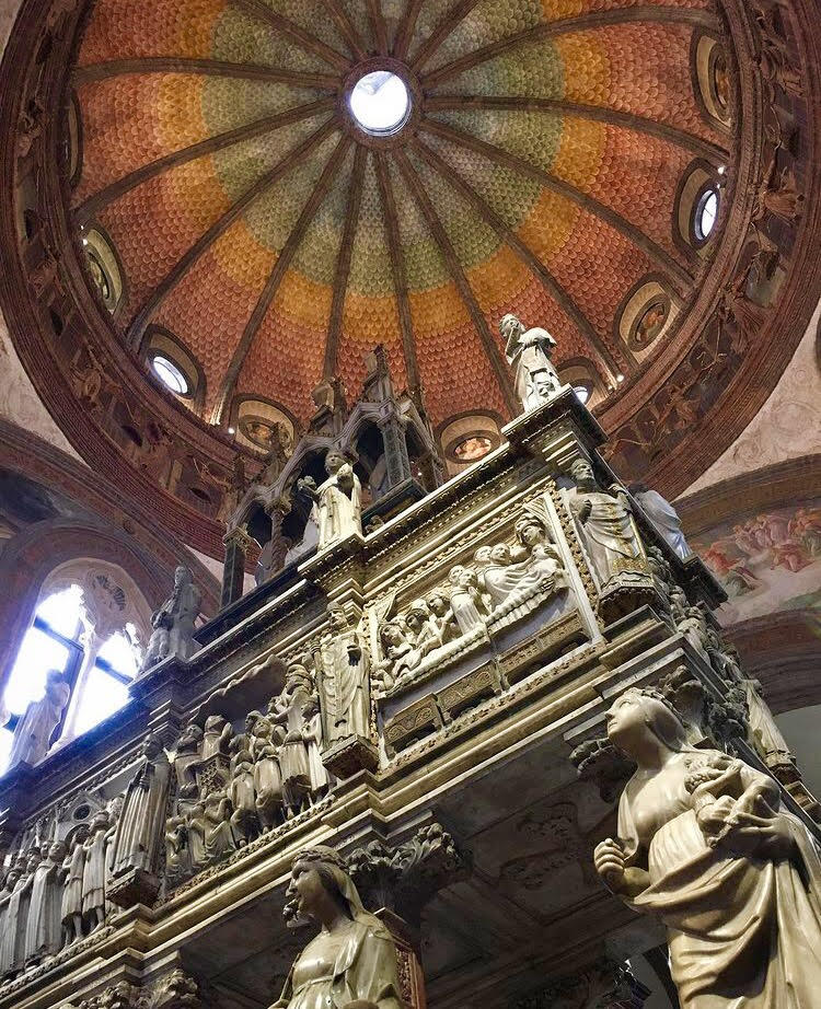 Uno dei monumenti più incredibili della città di Milano, la #BasilicadiSantEustorgio, dove la storia millenaria si fonde con la grande arte di capolavori straordinari!😮
---
bit.ly/3u61M6r
📷: @lauretti23