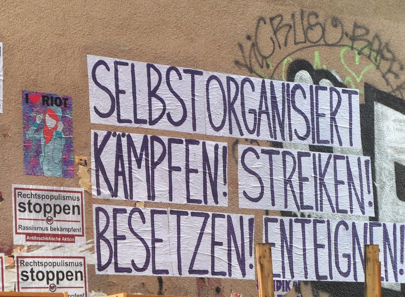 nk_12049's tweet photo. Nach der #Wahl:
Die Stadt der Reichen bekämpfen geht nur: Selbstorganisiert !
#Streiken #Besetzen #Enteignen
neues von der #Infowand #Schillerkiez #Neukölln #Streetart https://t.co/LiHG4hMvWv