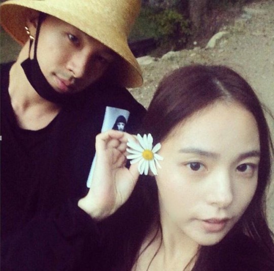 Acc. to this news, #BigBang #Taeyang's wife, #MinHyoRin, is currently pregnant and will give birth soon. The family are eagerly waiting the birth of the baby.

entertain.naver.com/now/read?oid=4…
#KoreanUpdates VF