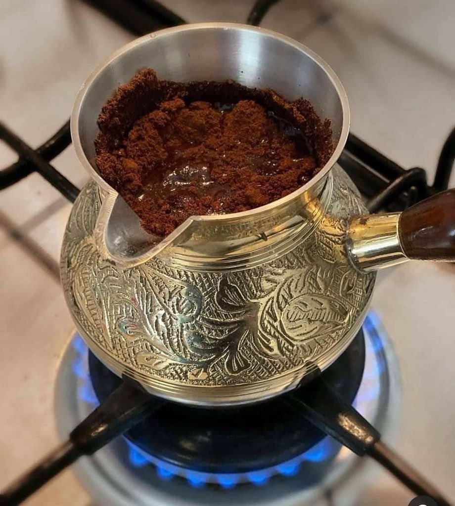 YousfiSabrine's tweet photo. " أجمٓل ماقيلٓ في القهْوه : سيدةُ الوحْدة ، ورفيقة المزٓاج "
#صباحكم__سعادة__وهناء https://t.co/NnCfgdeSNj