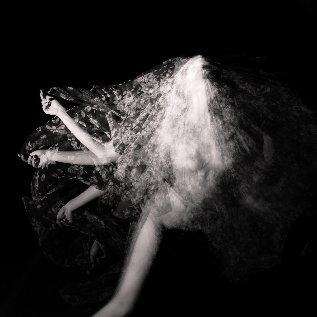 1 &amp; 2 oct
«Fantôme Méchant» intenta comprender a través de la danza y la reactivación de las canciones tradicionales portuguesas, los fantasmas que nos acechan hoy. Llamarlos, escuchar sus voces y mediante la disociación, buscar la transgresión.

👉ow.ly/Jl6A50GaU9Q
