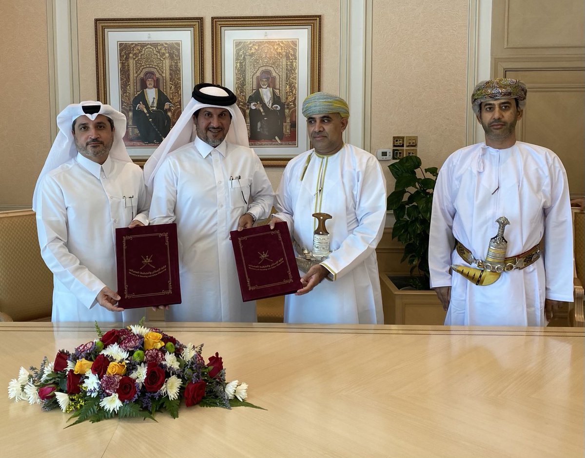 QatarembM's tweet photo. بحضور سعادة السفير الشيخ جاسم بن عبدالرحمن آل ثاني وقع سعادة المهندس عيسى كلداري الرئيس التنفيذي لشركة قطر للمواد الأولية مع معالي الدكتور خلفان بن سعيد الشعيلي وزير الإسكان والتخطيط العمراني عقد إنتفاع الرصيف البحري لمشروع تطوير محجرين للجابرو ⁦@QPMC_QA⁩ https://t.co/t2VzX2tGQM